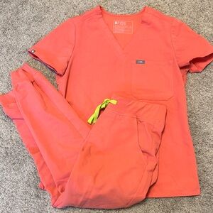 Figs Coral Scrub Set XS *color no longer sold by Figs*